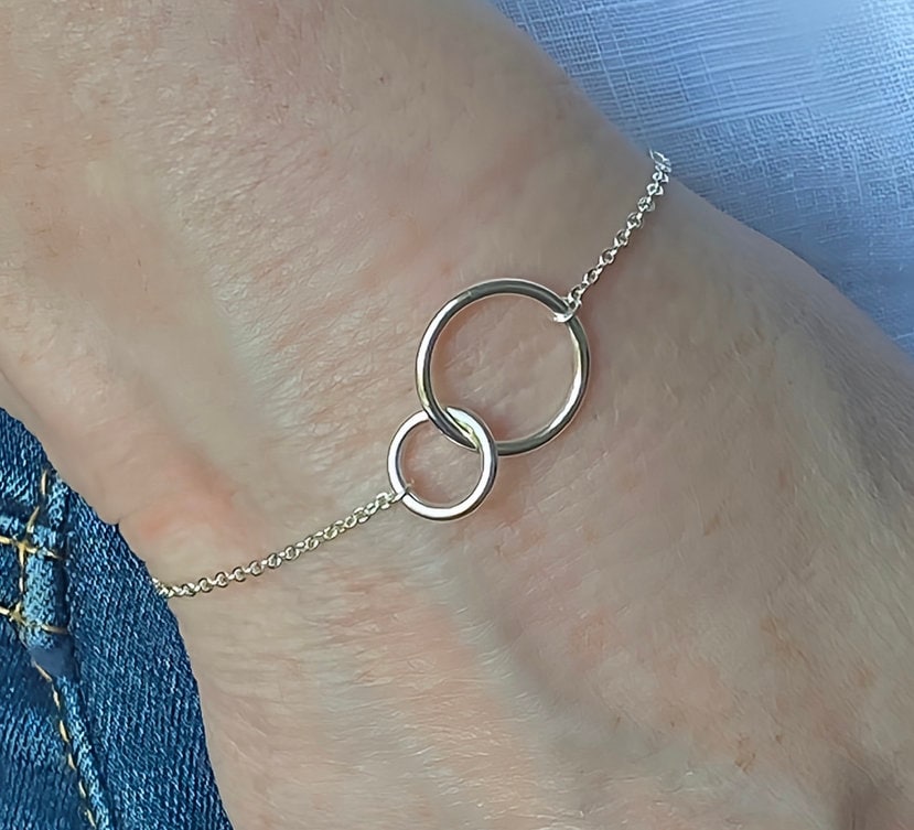 Gift For Sister - Birthday, Christmas Gift - Sisters Necklace - Sister Bracelet - Sterling Silver Interlocking Circle Pendant