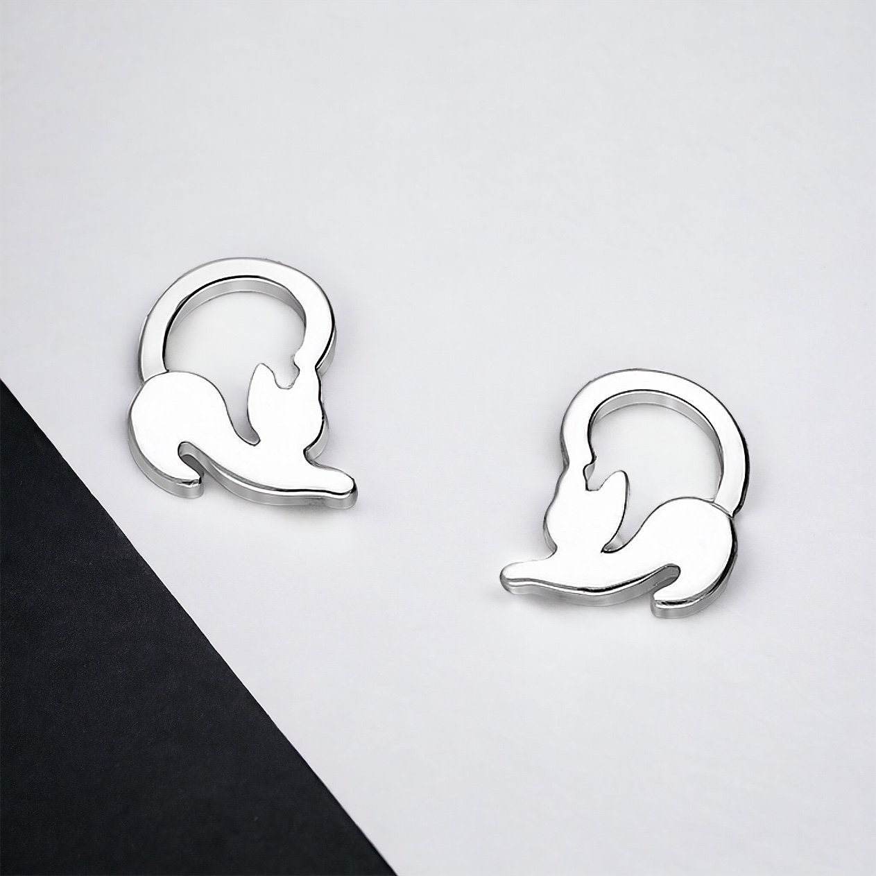 925 Sterling Silver Crouching Cat Stud Earrings – Perfect Gift for Cat Lovers, Daughters, Sisters, Friends, and Mums, Birthday Gift For Her